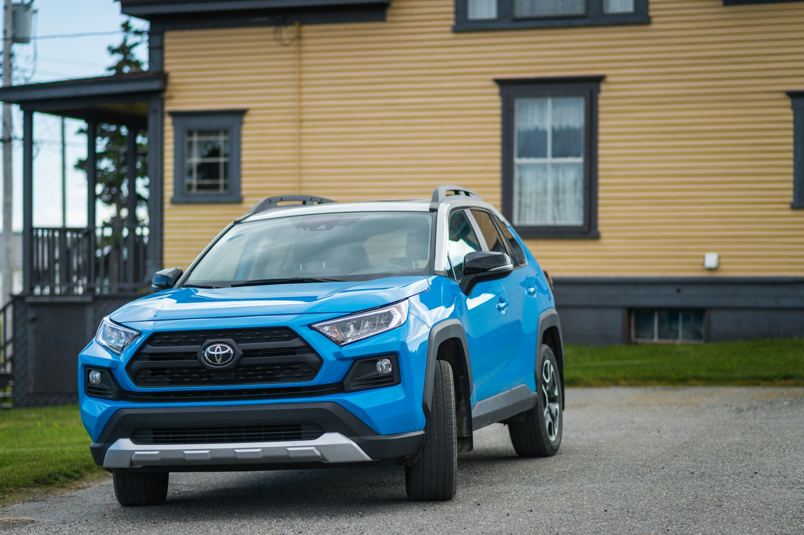 TOYOTA RAV4 X 2019 vehicle image